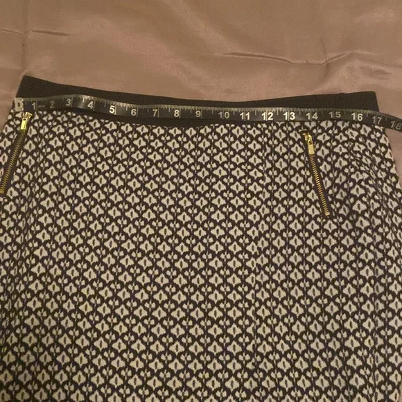 Black and white skirt - Picture 4 of 5